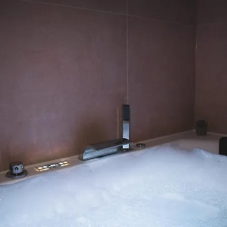 140qm Luxurioeses Penthouse Mitten In Schwaebisch Gmuend, 70qm Dachterrasse & Top-lage, Mit Whirpool, Jetzt Buchen! Appartement