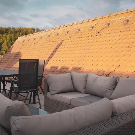 140qm Luxurioeses Penthouse Mitten In Schwaebisch Gmuend, 70qm Dachterrasse & Top-lage, Mit Whirpool, Jetzt Buchen! Apartment