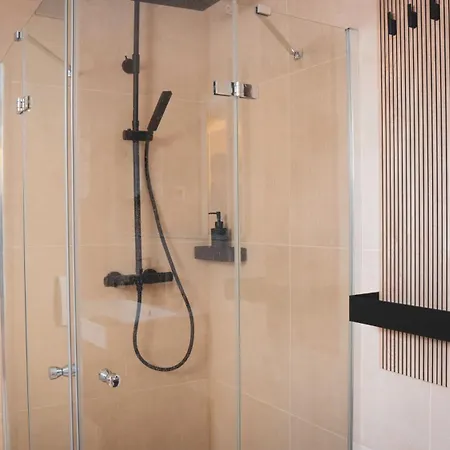 דירה 140qm Luxurioeses Penthouse Mitten In Schwaebisch Gmuend, 70qm Dachterrasse & Top-lage, Mit Whirpool, Jetzt Buchen!