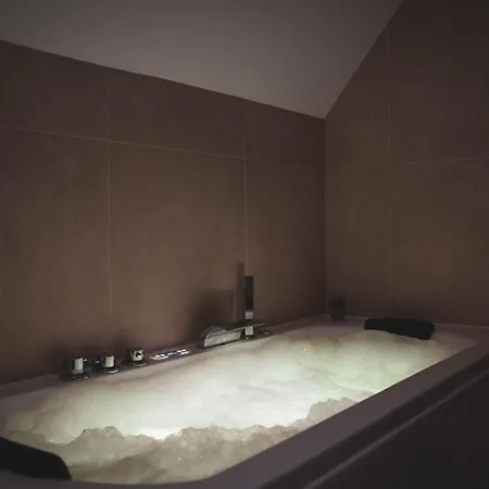 140qm Luxurioeses Penthouse Mitten In Schwaebisch Gmuend, 70qm Dachterrasse & Top-lage, Mit Whirpool, Jetzt Buchen! *