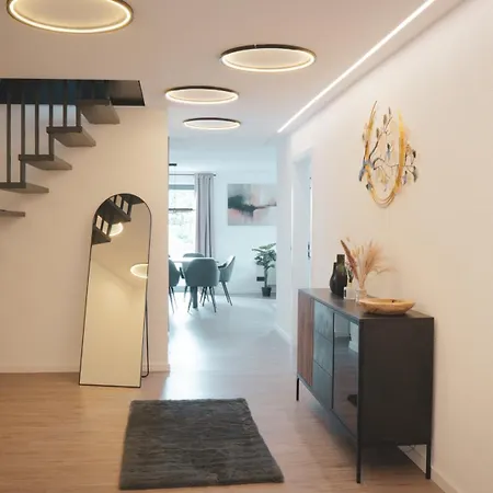 Apartment 140qm Luxurioeses Penthouse Mitten In Schwaebisch Gmuend, 70qm Dachterrasse & Top-lage, Mit Whirpool, Jetzt Buchen! Schwaebisch Gmuend