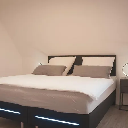 140qm Luxurioeses Penthouse Mitten In Schwaebisch Gmuend, 70qm Dachterrasse & Top-lage, Mit Whirpool, Jetzt Buchen!