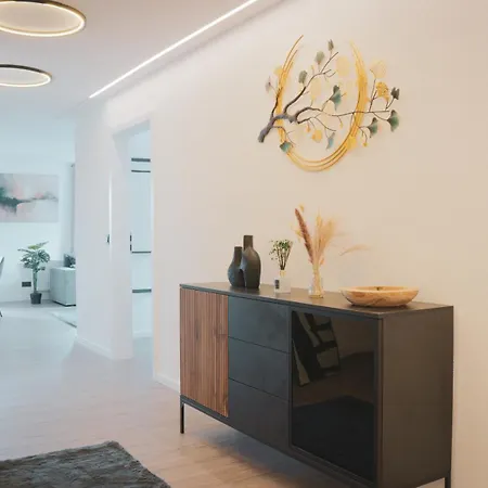 Apartment 140qm Luxurioeses Penthouse Mitten In Schwaebisch Gmuend, 70qm Dachterrasse & Top-lage, Mit Whirpool, Jetzt Buchen!