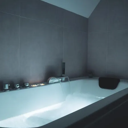 Appartement 140qm Luxurioeses Penthouse Mitten In Schwaebisch Gmuend, 70qm Dachterrasse & Top-lage, Mit Whirpool, Jetzt Buchen! *