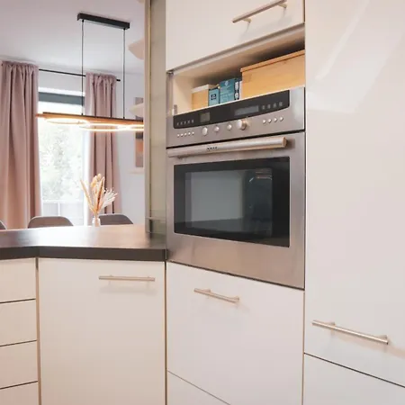 140qm Luxurioeses Penthouse Mitten In Schwaebisch Gmuend, 70qm Dachterrasse & Top-lage, Mit Whirpool, Jetzt Buchen! דירה *